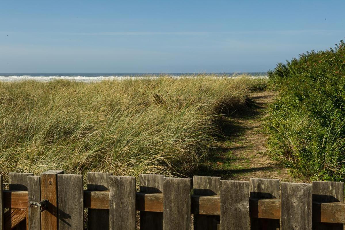 The Hamptons Villa Rockaway Beach Exterior photo