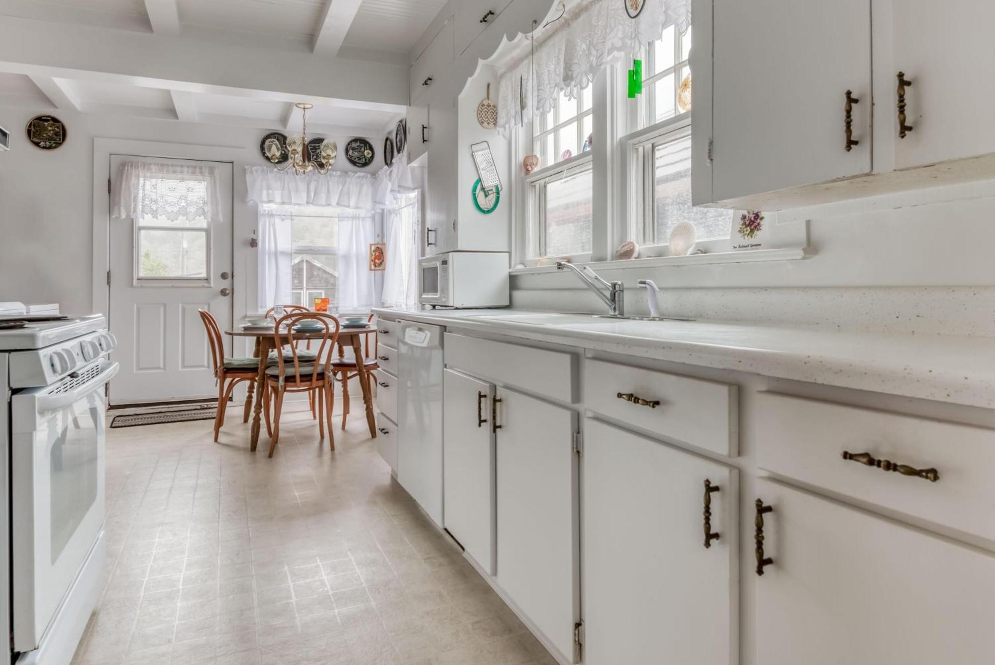 The Hamptons Villa Rockaway Beach Exterior photo
